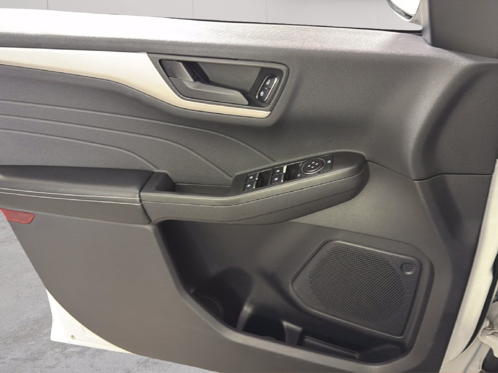 Used 2022 Ford Escape SE w/ SE Sport Appearance Package FWD image 25
