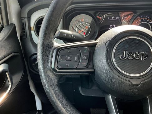 Used 2024 Jeep Gladiator Sport AWD/4WD image 11