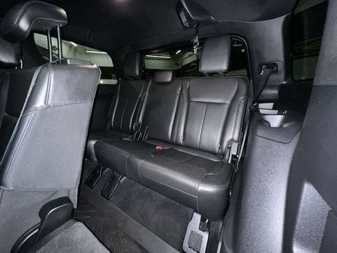 Used 2018 Ford Expedition XLT w/ Equipment Group 202A AWD/4WD image 28