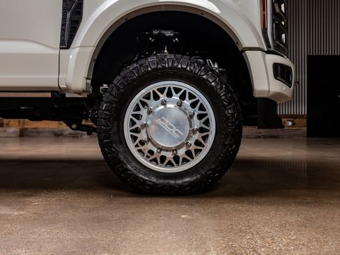 Used 2024 Ford F450 Platinum w/ FX4 Off-Road Package AWD/4WD image 12