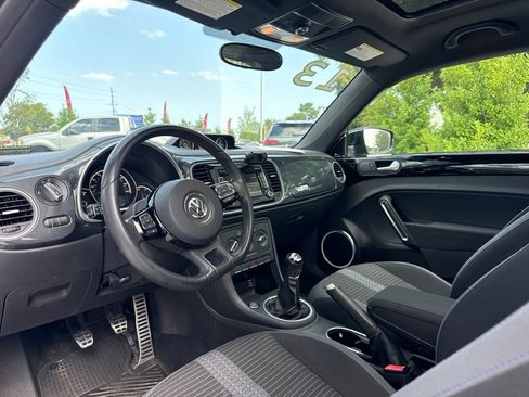 Used 2013 Volkswagen Beetle R-Line FWD image 10