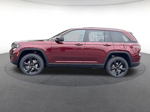 New 2025 Jeep Grand Cherokee Altitude image 2