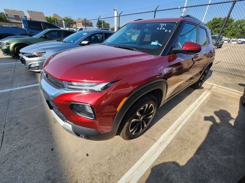 Used 2023 Chevrolet TrailBlazer LT FWD image 2