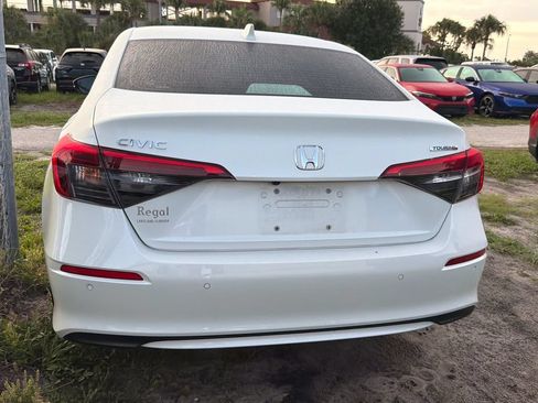 Used 2024 Honda Civic Touring image 9