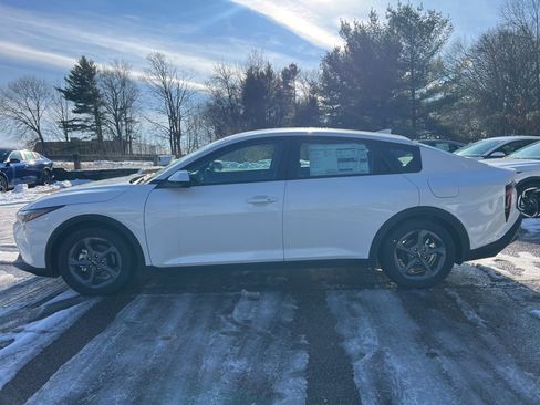 New 2025 Kia K4 LXS image 2