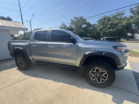 Used 2024 Chevrolet Colorado ZR2 w/ ZR2 Convenience Package III AWD/4WD image 4