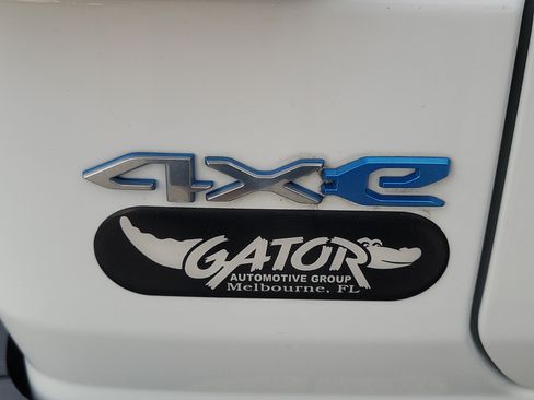 Used 2022 Jeep Wrangler Unlimited Sahara w/ Safety Group AWD/4WD image 7
