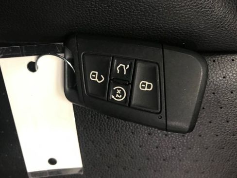 Used 2024 Volkswagen Tiguan SE image 46