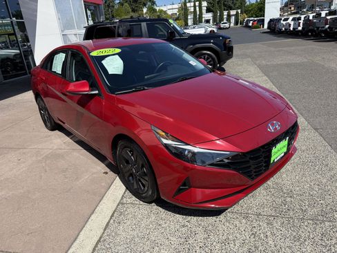 Used 2022 Hyundai Elantra SEL w/ Convenience Package FWD image 8
