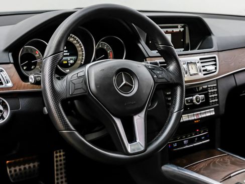 Used 2014 Mercedes-Benz E 350 4MATIC Wagon image 11