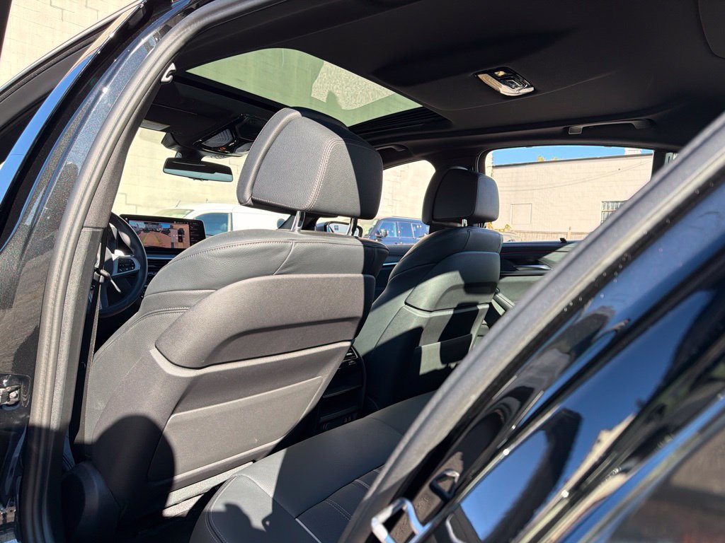 Used 2023 BMW M550i xDrive w/ Executive Package AWD/4WD image 22