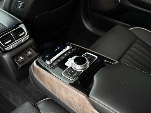 Used 2021 Genesis G90 3.3T Premium AWD/4WD image 30