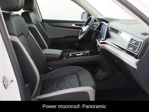 Used 2025 Volkswagen Atlas Peak Edition SE image 19