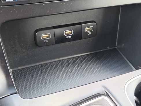 Used 2024 Kia Carnival LX FWD image 22