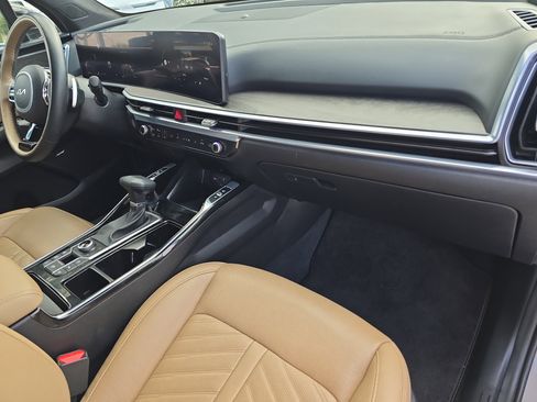 Used 2025 Kia Sorento SX Prestige w/ Olive Brown Leather Package image 12