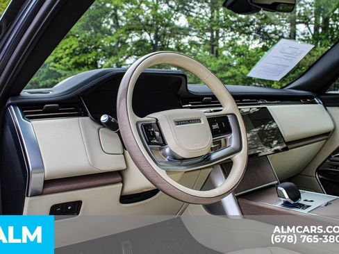 Used 2025 Land Rover Range Rover SE AWD/4WD image 21