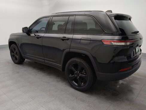 Used 2023 Jeep Grand Cherokee Altitude AWD/4WD image 5
