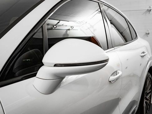 Certified 2023 Porsche Cayenne Platinum Edition image 15