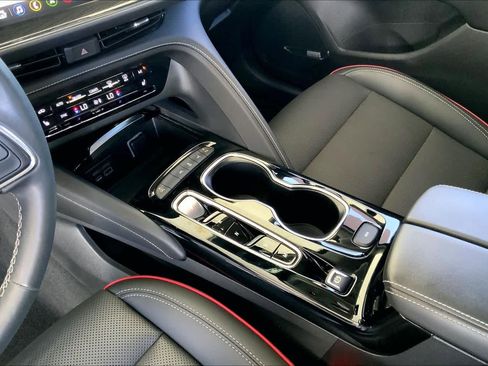 Used 2022 Buick Envision Essence w/ Technology Package II image 17