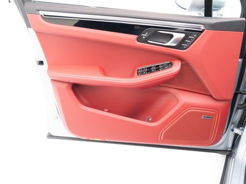 Certified 2026 Porsche Macan AWD/4WD image 21