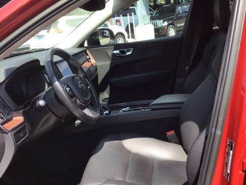 Used 2023 Volvo XC60 B5 Plus AWD/4WD image 10