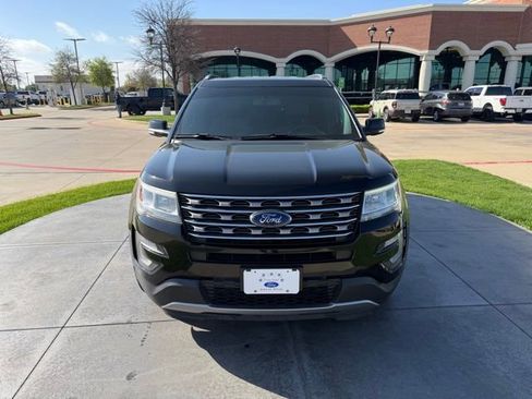 Used 2017 Ford Explorer XLT w/ Equipment Group 202A image 2