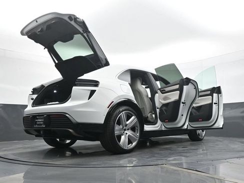New 2026 Porsche Macan Turbo Electric AWD/4WD image 28
