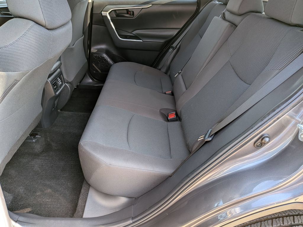 Used 2024 Toyota RAV4 LE AWD/4WD image 33