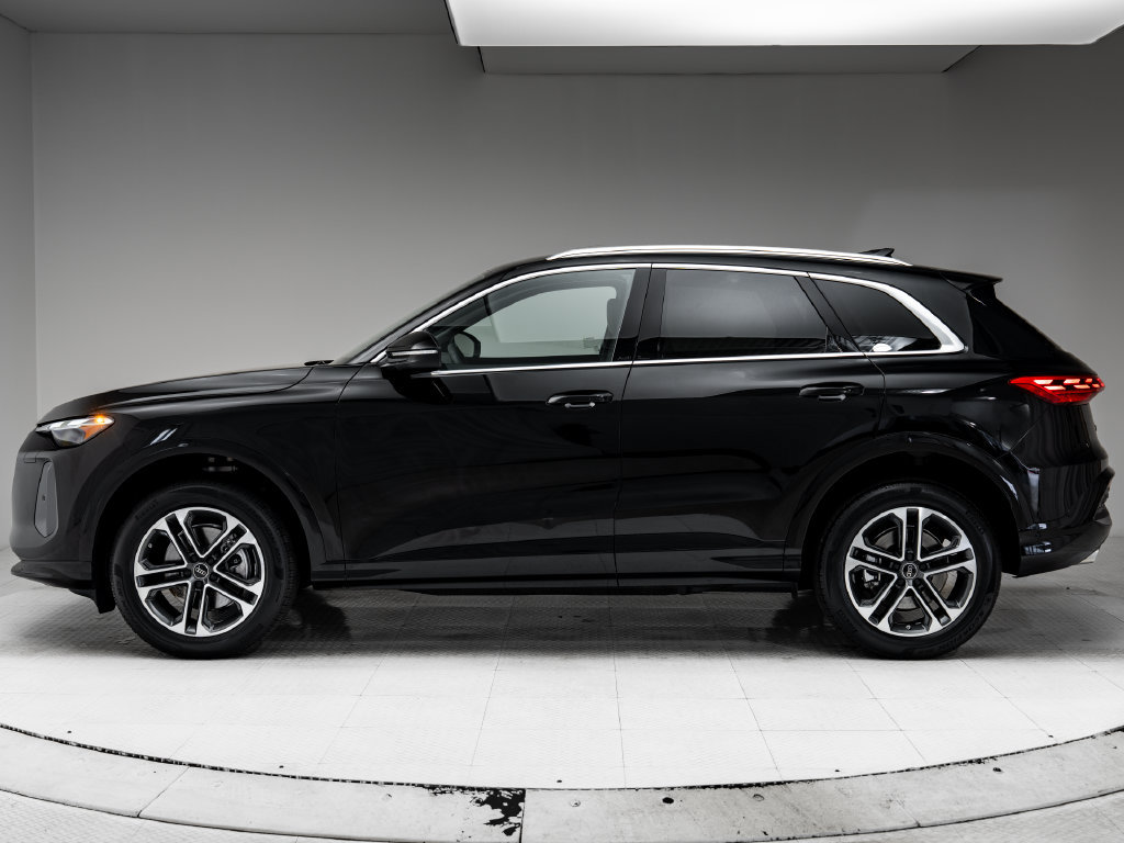 Certified 2025 Audi Q5 Premium w/ 19" Wheel Package AWD/4WD image 2
