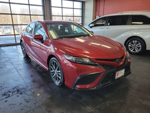 Certified 2023 Toyota Camry SE image 2