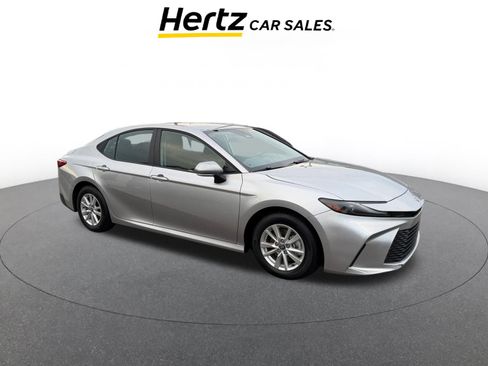 Used 2025 Toyota Camry LE image 1