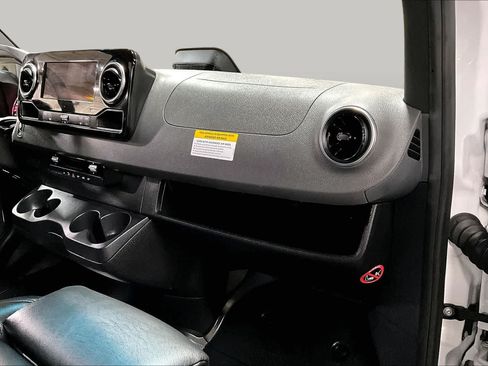 Used 2025 Mercedes-Benz Sprinter 2500 image 19