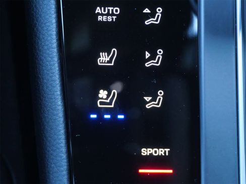 Certified 2026 Porsche Macan image 27