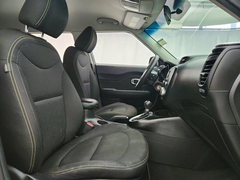 Used 2015 Kia Soul + FWD image 20