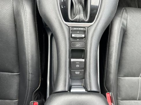 Used 2024 Honda HR-V EX-L image 7