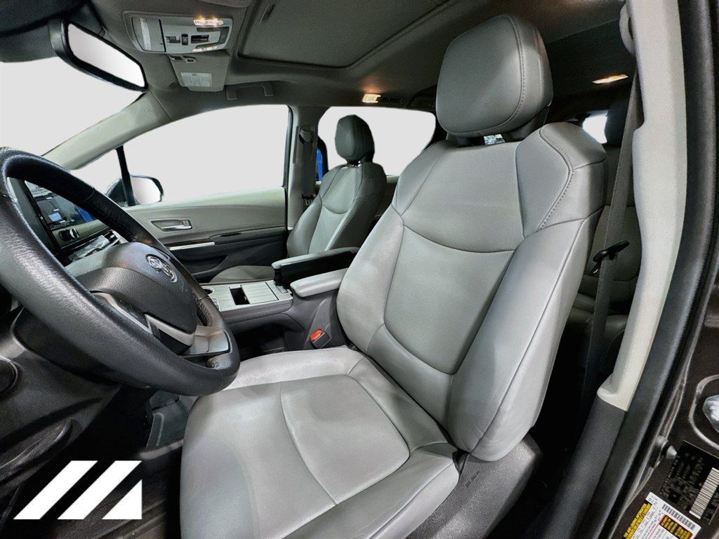 Used 2024 Toyota Sienna XLE AWD/4WD image 21