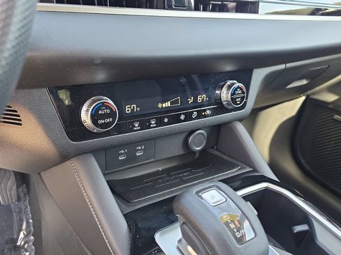 Used 2025 Mitsubishi Outlander ES FWD image 26