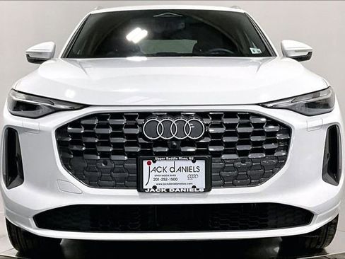 Certified 2025 Audi Q5 Premium w/ Convenience Package image 3