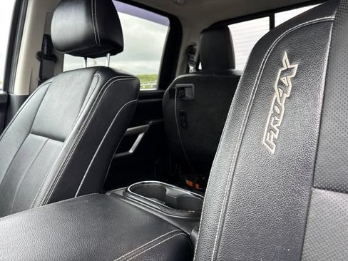Used 2019 Nissan Titan PRO-4X w/ Pro-4x Convenience Package AWD/4WD image 10