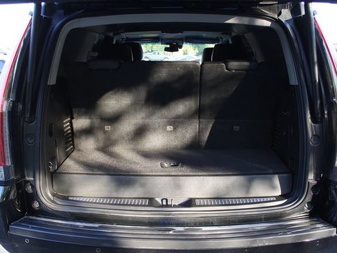 Used 2017 Cadillac Escalade Luxury RWD image 9