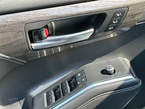 Used 2020 Toyota Highlander Platinum AWD/4WD image 12