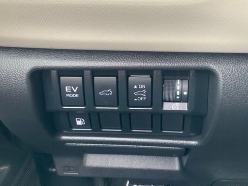 Certified 2025 Subaru Forester Premium image 30