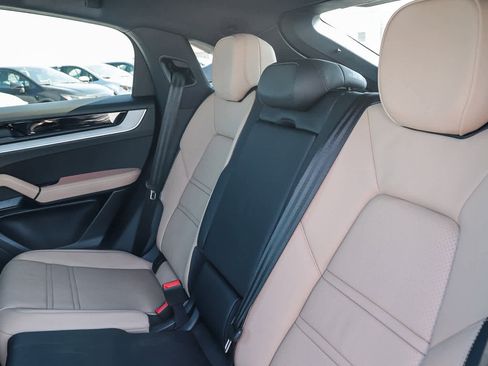 Used 2025 Porsche Cayenne image 26