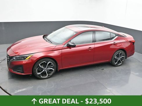 Used 2024 Nissan Altima 2.5 SR w/ SR Premium Package image 43