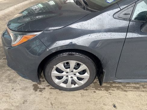Used 2025 Toyota Corolla LE FWD image 2