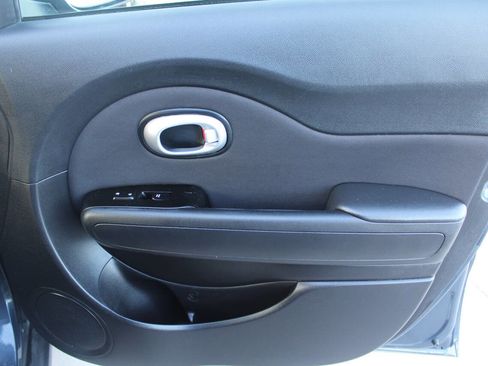 Used 2015 Kia Soul + image 7