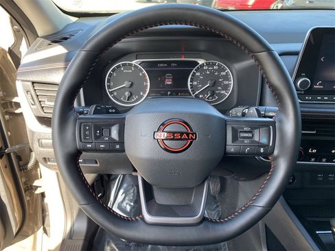 New 2025 Nissan Rogue SV image 30