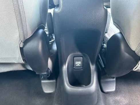 Used 2020 Honda HR-V LX image 29