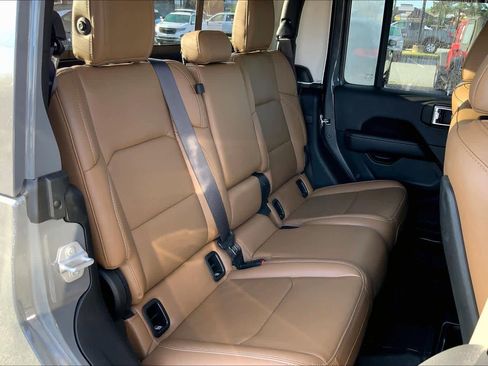 Used 2023 Jeep Gladiator Rubicon w/ LED Lighting Group image 19