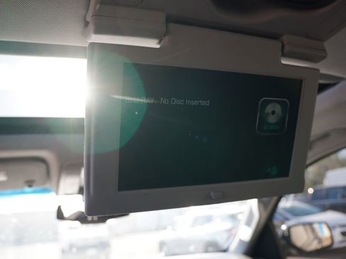 Used 2019 Chevrolet Suburban Premier image 4
